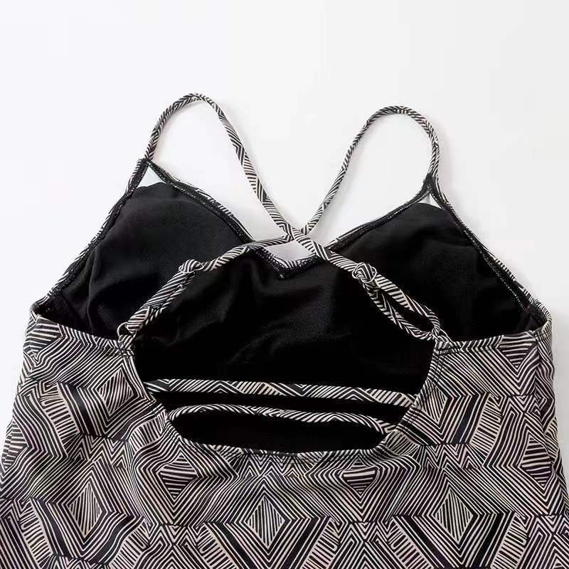 Conservative Artistic Color Split Women's Swimsuit - Image 5